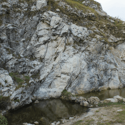 Magnesite near Chandak hills, Kumaon holds water droplets from close to the time the Earth froze over.